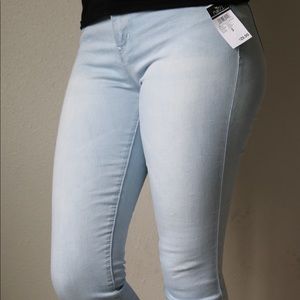 YMI |  Light Mid-Rise Skinny Ankle Cut Jegging